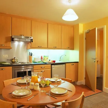 2 Bedroom In Secure With Parking * דבלין