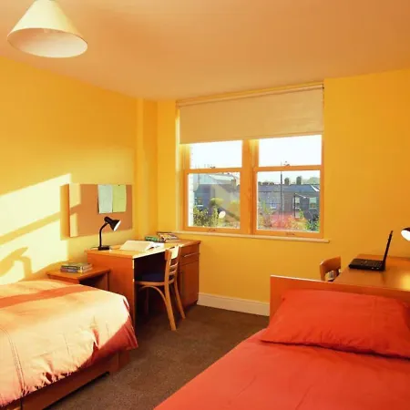 2 Bedroom In Secure With Parking