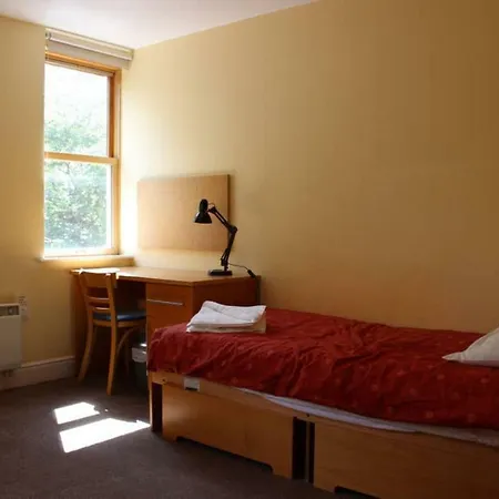 Apartment 2 Bedroom In Secure With Parking