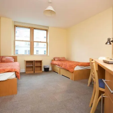 2 Bedroom In Secure With Parking アパート